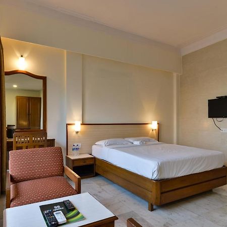 Hotel Ajanta Mumbai Exterior photo